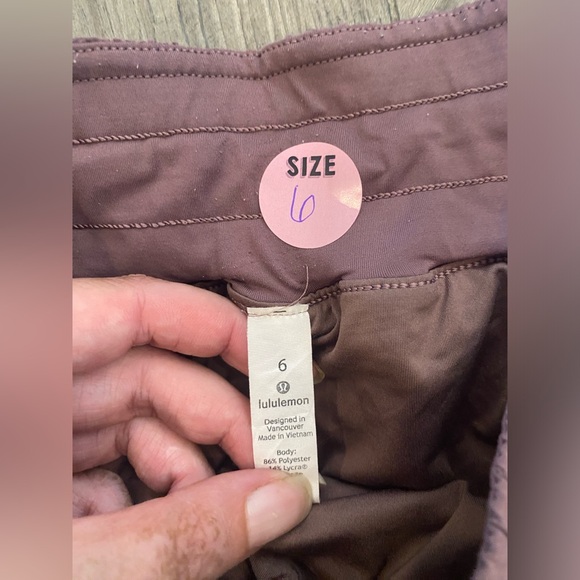 Lululemon Tracker Shorts w/ Liner - Mauve - sz 6 - Picture 6 of 7